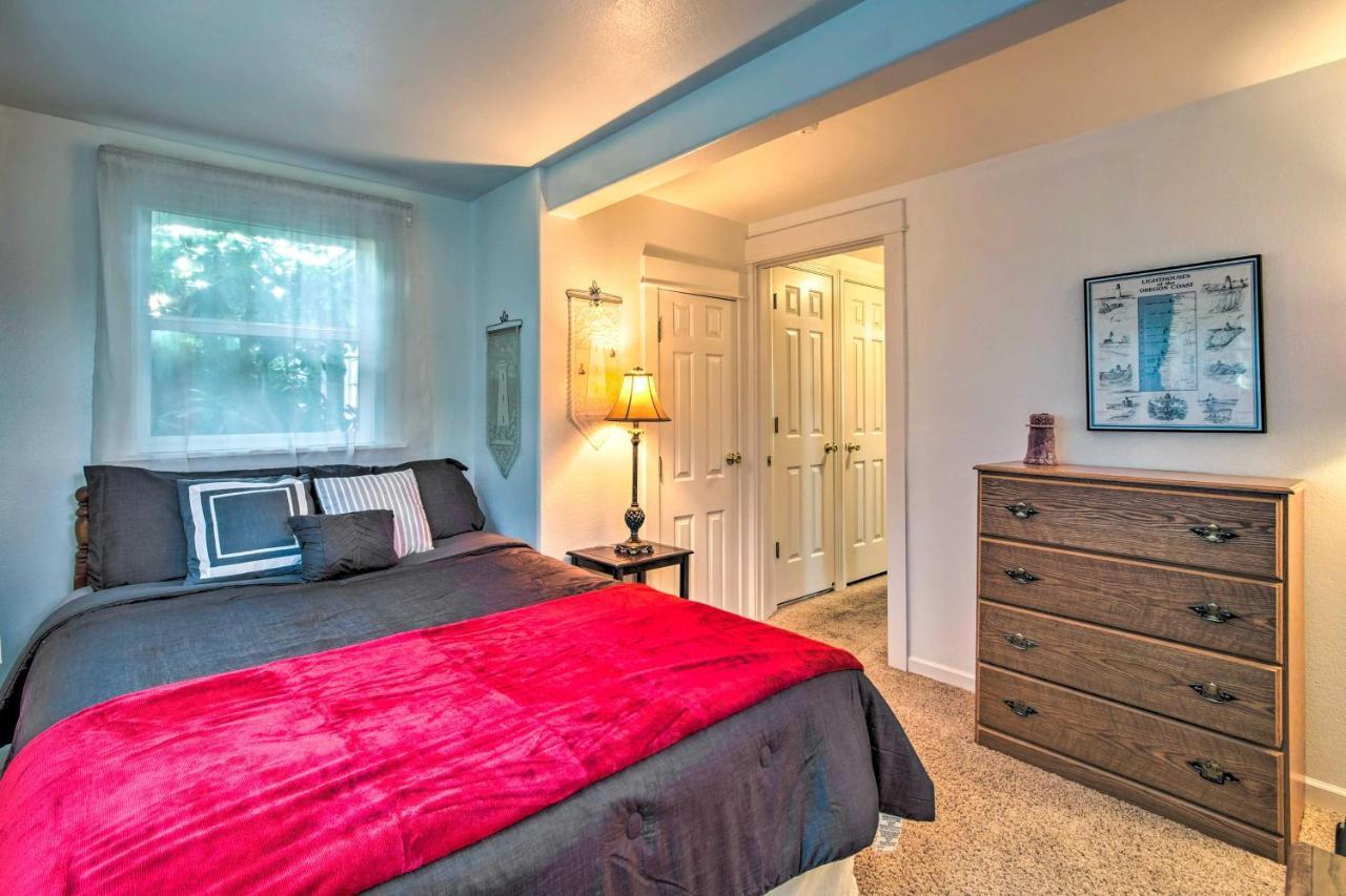 Cliffside Lighthouse Beach Home With Ocean View Coos Bay Exteriör bild