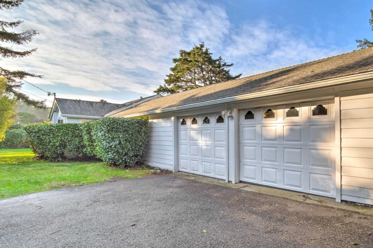 Cliffside Lighthouse Beach Home With Ocean View Coos Bay Exteriör bild