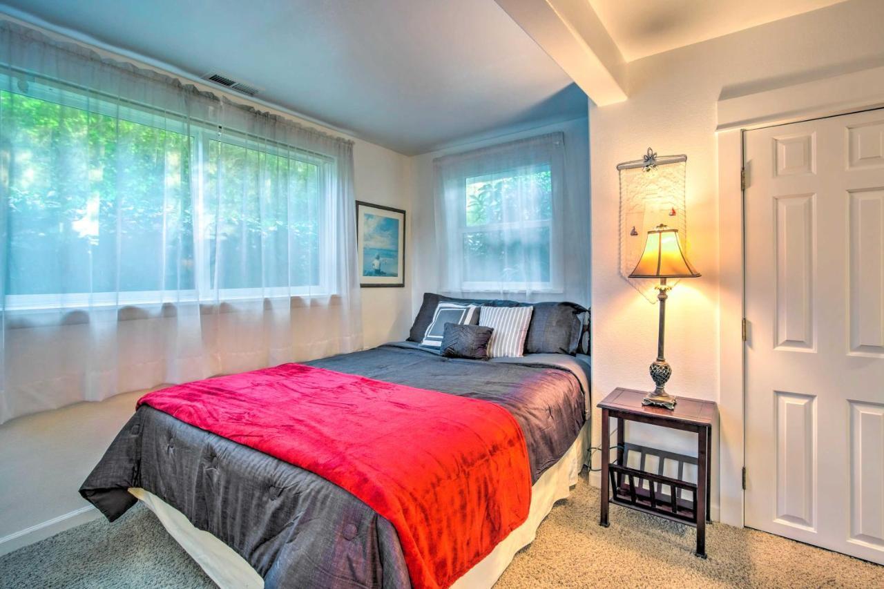 Cliffside Lighthouse Beach Home With Ocean View Coos Bay Exteriör bild