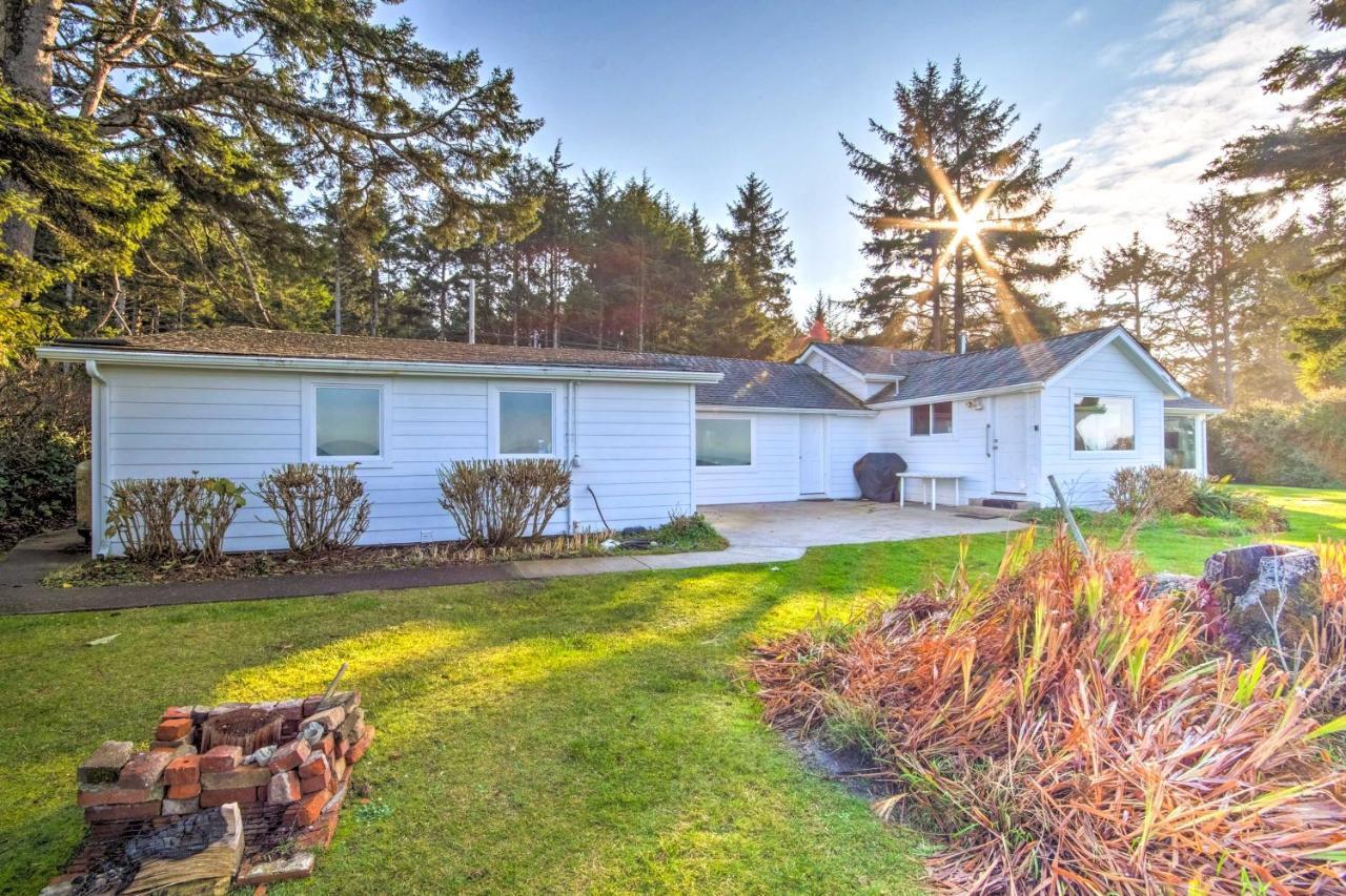 Cliffside Lighthouse Beach Home With Ocean View Coos Bay Exteriör bild